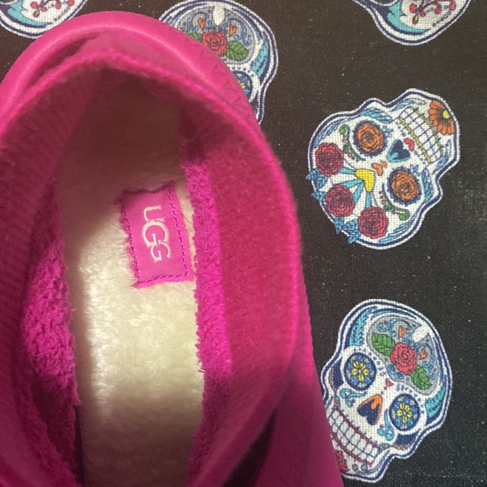 Uggs - Picture 4 of 4